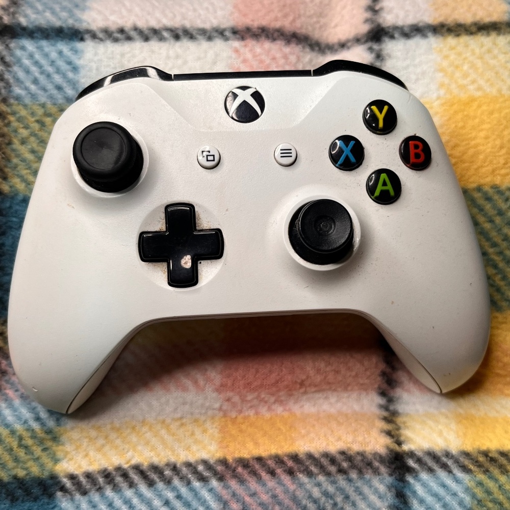 Slightly Scuffed Xbox One Wireless White Controller